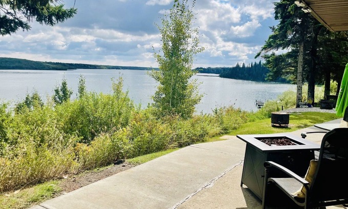Torrington Condo | Rustic Retreat at Pine Lake - perfect for a solo or couples getaway!