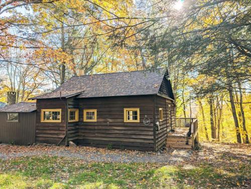 Swiftwater House | Rustic Retreat Fireplace, Casino, Camelback Close to everything!
