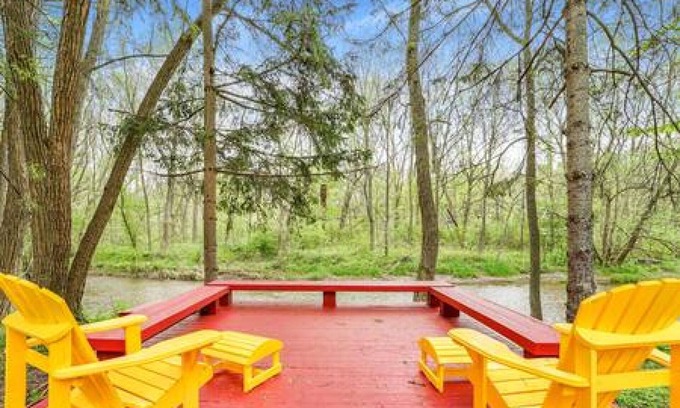 Halton Regional Municipality House | Rustic Riverfront Escape with Sauna in Burlington
