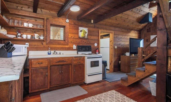 Courtenay Cabin | Rustic riverside cabin with easy access to town, trails and Mt Washington