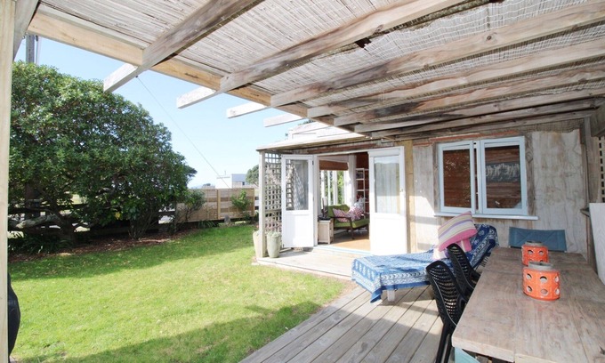 Whangapoua Cabin | Rustic Sunny Whangapoua Cabins
