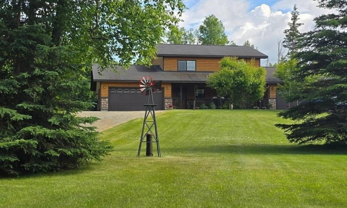 Wasilla House | Rustic townhome, modern living