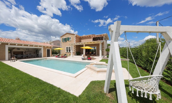 Kringa Villa | Rustic Villa Jakob with pool in Tinjan