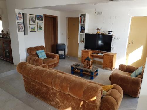 Siggiewi House | Rustic Villa with Pool Sleeps 6 & Terrace