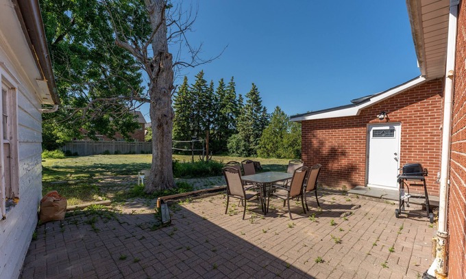 Brampton House | Rustic | Volley-Ball | Ping Pong | BBQ