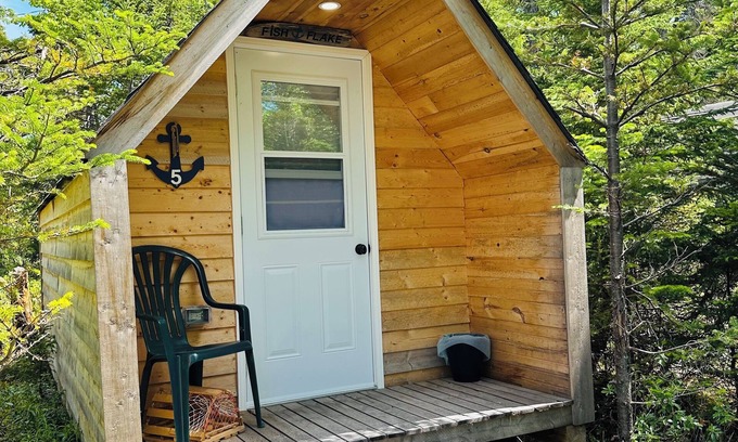 Port Blandford Cabin | Rustic Wave Cottages-Glamping Pod #5