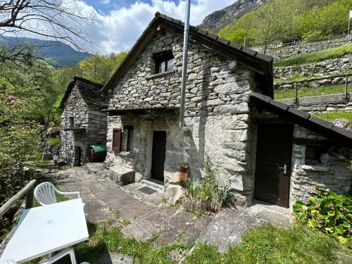 Corippo House | Rustico sul fiume Verzasca