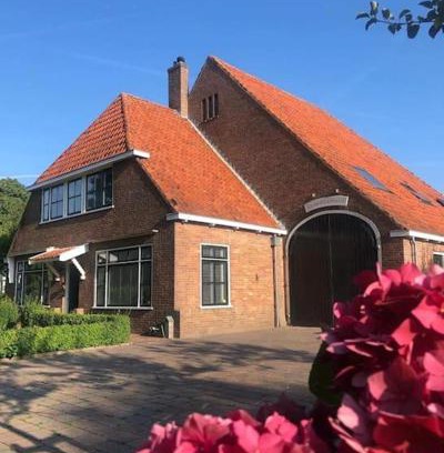 Lekkum Apartment | Rustig logeerverblijf aan de rand van de stad