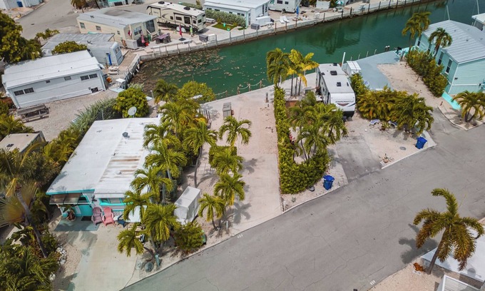 Cudjoe Key RV Rental | RV Lot 498 in Venture Out at Cudjoe Key