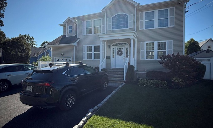 Seaford House | Ryder’s Cup Special! Spacious 4-bedrooms in charming Seaford with fitness & pool