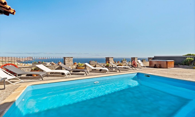 Machico House | São Lourenço Guest House