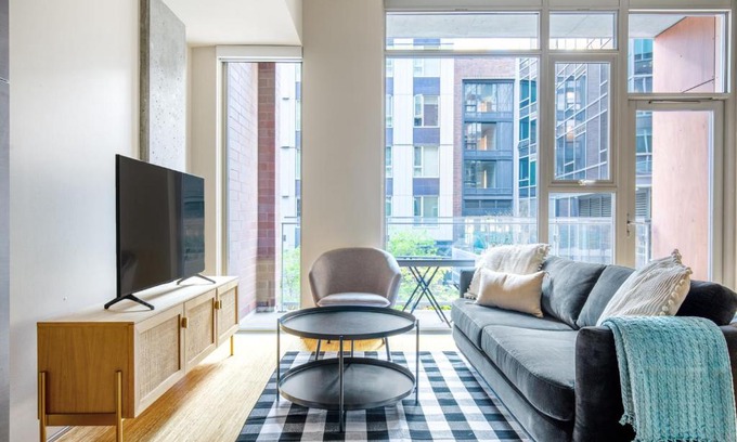 South Lake Union Apartment | S Lake Union 1BR w Gym BBQ nr Amazon SEA-109