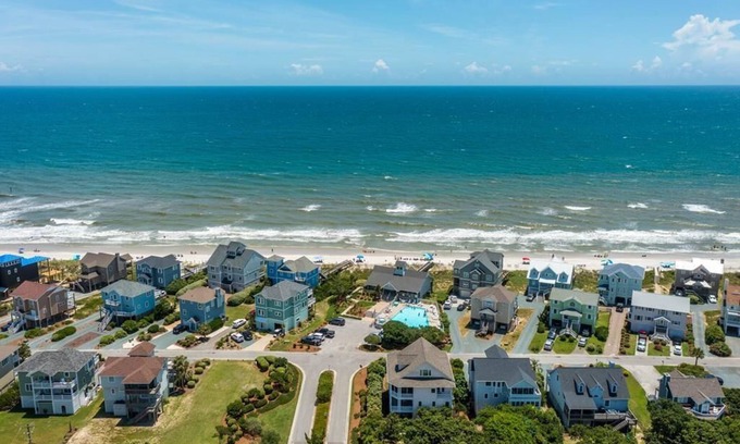Village of Stump Sound House | S. Permuda Wynd 100 | Sleeps 10 | Community Pool | Elevator