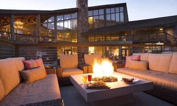 Jackson Resort | S| Snow King | Lux Resort | Concierge | Fireplace