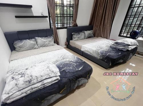 Taman Setia Indah House | S14 4 rooms 14 pax