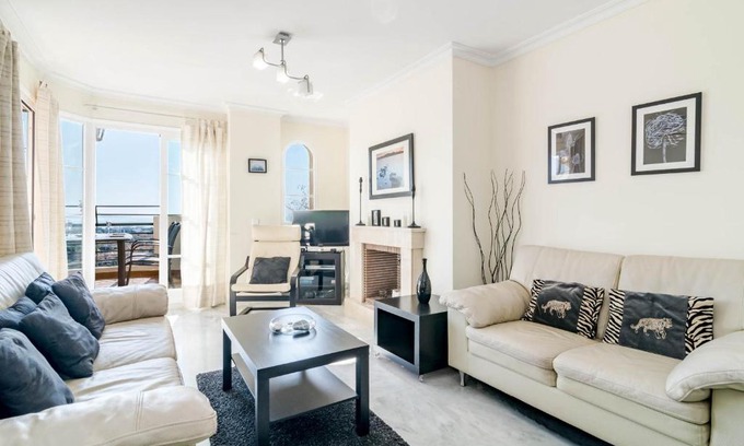 Nueva Andalucia Apartment | SAA- Comfortable Apartment near Puerto B