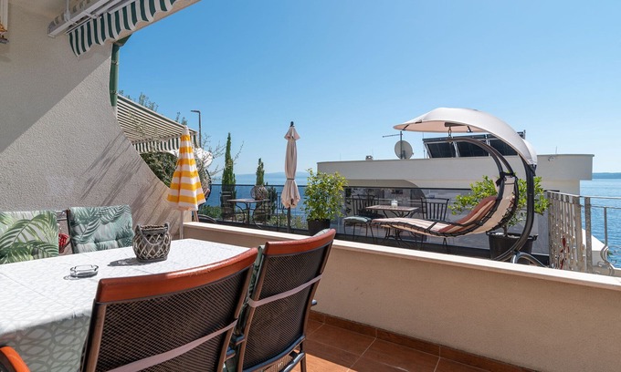 Businci Apartment | SABLIC 1 apartment with sea view, 30m from a beach in OKRUG GORNJI
