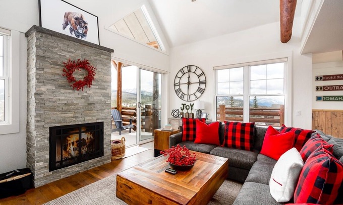 Saddle Ridge Condo | Saddle Ridge D1 (3-Bedroom Condo) with Mountain view by Moonlight Basin Lodging