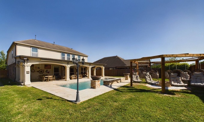 Houston House | Saddle & Spurs BNB - with heated pool
