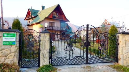 Yaremche House | Sadyba Bilya Richky