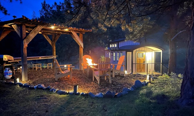 Okanagan-Similkameen Cabin | Sagebrush Caboose