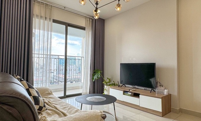 Bach Dang Riverside Apartment | Saigon Elegant 2BR-2BA Bitexco View Free Gym Pooln