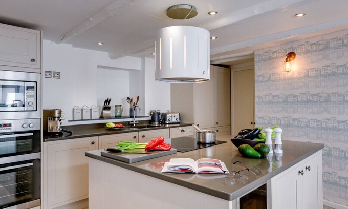 St Ives Apartment | Sail Loft Studio - Three Bedroom Apartment, Sleeps 6