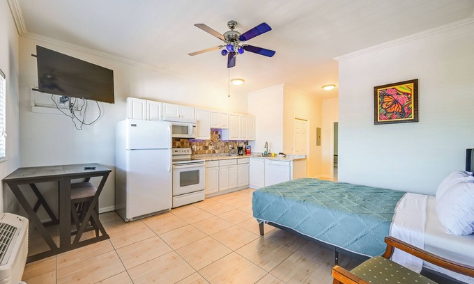Naples Condo | Sail + Soak: Naples Condo w/Heated Pool Access