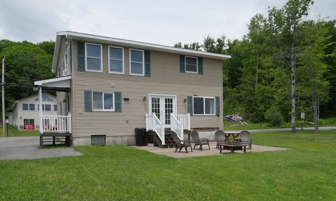 Old Forge Cottage | Sailor’s Rest - Old Forge - Adirondack- Lakefront Camp!