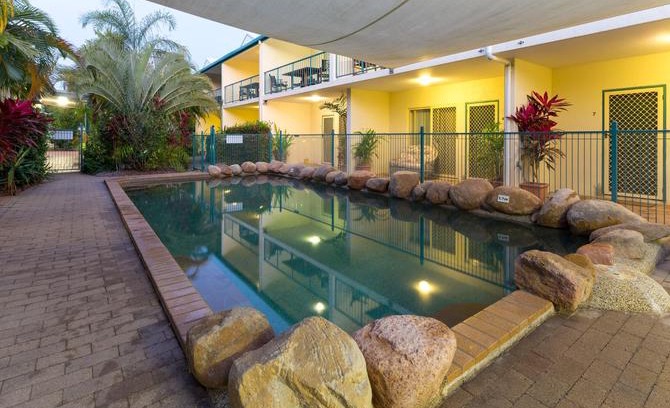 Horseshoe Bay Apartment | Sails On Horseshoe