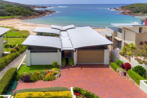 Boat Harbour House | Sails on the Beachfront - Exclusive Seaside Home