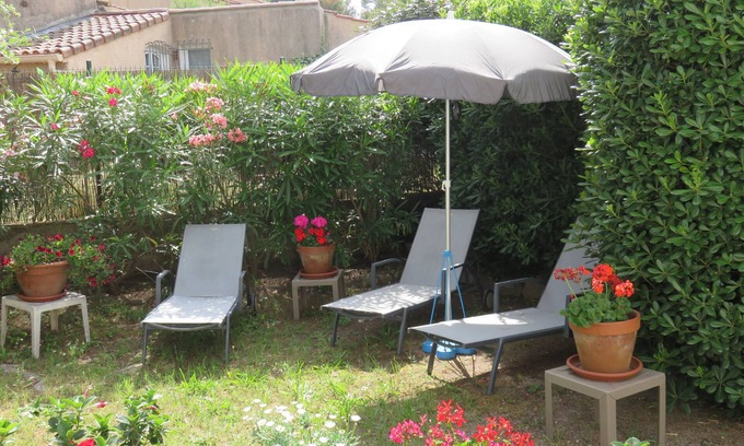 Saint-Raphael Apartment | Saint-raphaël 500 m from a small sandy beach, villa garden level,