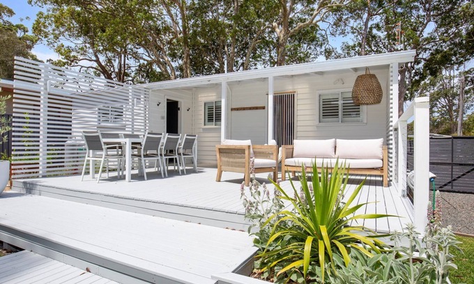 Erowal Bay House | Salt & Pepper - Pet Friendly - 5 Mins to Beach