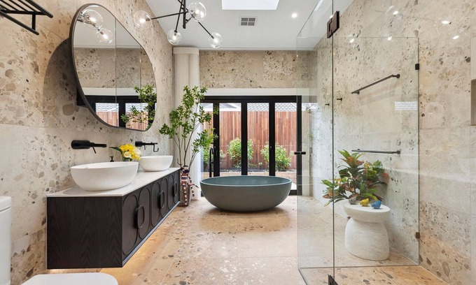 Rye House | Saltwater FIELD-650m to beach+8m heated*POOL-6 bedrooms, up to 22 guests FOXTELn