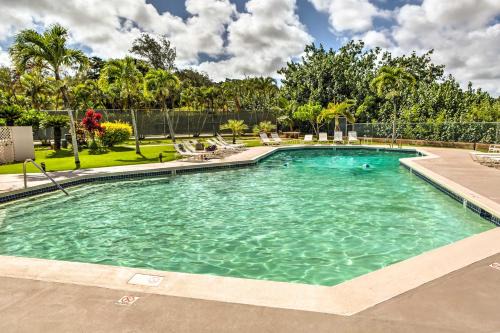 Nawiliwili Apartment | Saltwater Pool Access Lihue Gem Near Bar and Grill!