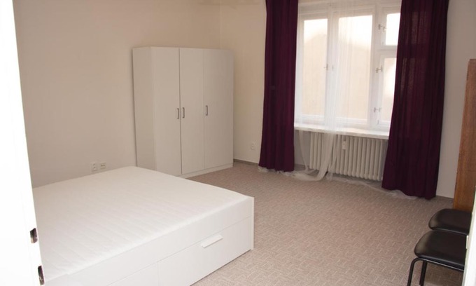 Andel Apartment | Samostatný pokoj blízko centra , hned na metru Anděl