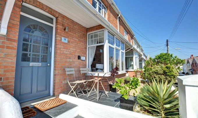 Treator House | Samphire House - Three Bedroom House, Sleeps 5