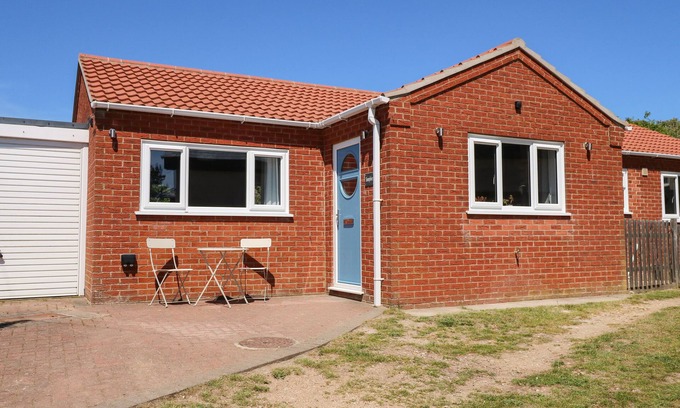 Anderby Creek House | SAMPHIRE, pet friendly, country holiday cottage in Anderby Creek