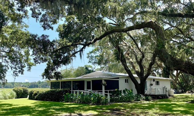 Beaufort Cottage | Sams Point Retreat-pet friendly, gorgeous water views!n
