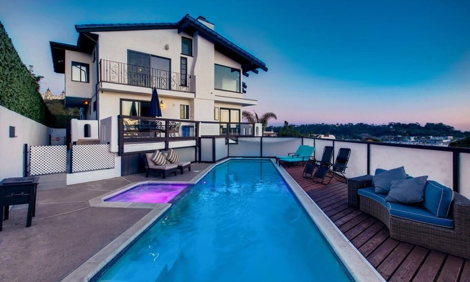 Morena House | San Diego Villa heated pool, jacuzzi and sunset-views