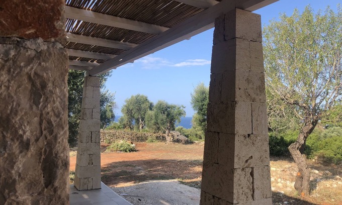 Patu Villa | SAN GREGORIO VILLA WITH SECULAR OLIVE GROVE, GARDEN AND PORCH