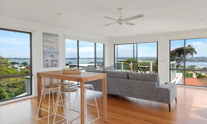 San Remo House | San Remo Panorama by Ready Set Stay - BYO LINEN & TOWELS