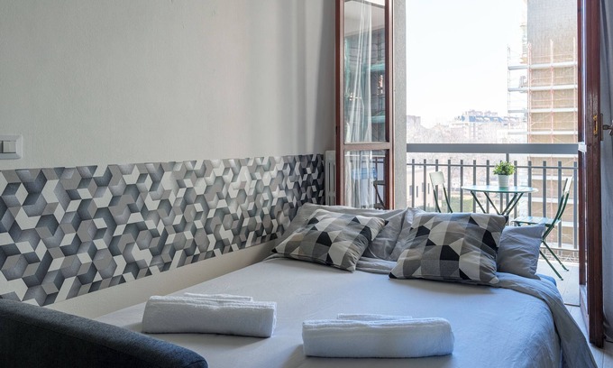 Gallaratese Apartment | [San Siro]Junior Suite, con ampio Balcone