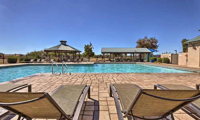 San Tan Valley Cottage | San Tan Valley Home w/Pool Access & Golf View!