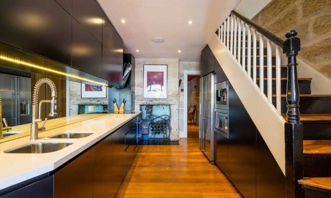 Millers Point House | Sanctuary at The Rocks - Close to Harbour Bridge