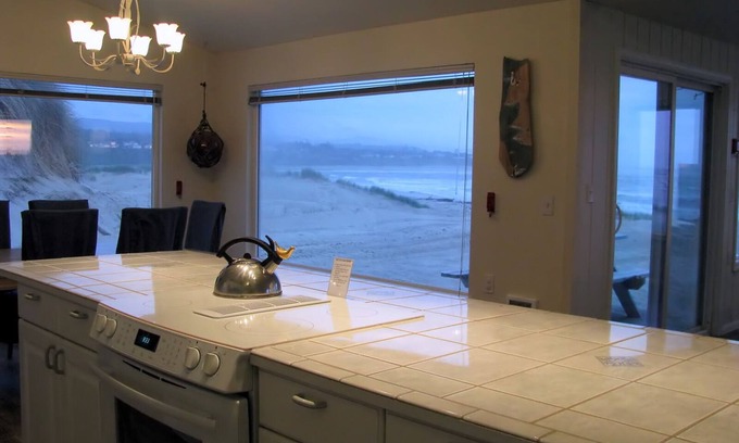 Bayshore House | Sand and Surf~ Easy Oceanfront
