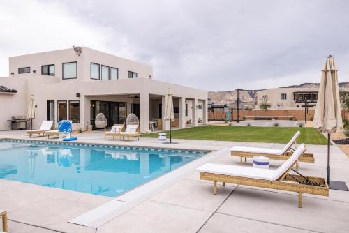 St. George House | Sand Cove Villa at The Ledges with Private Pool