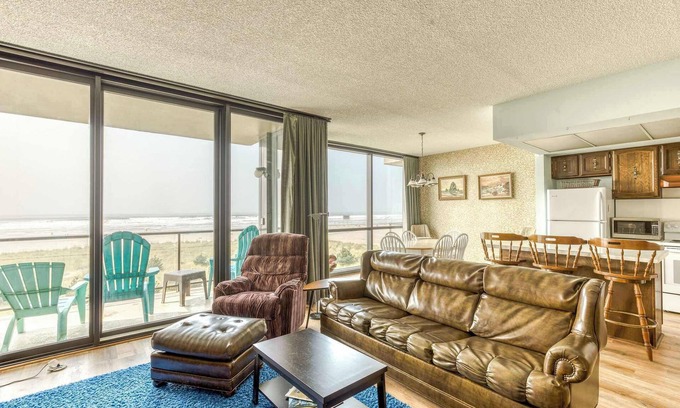 Seaside Condo | Sand & Sea (304) Retro Chic - Beachfront Retreat