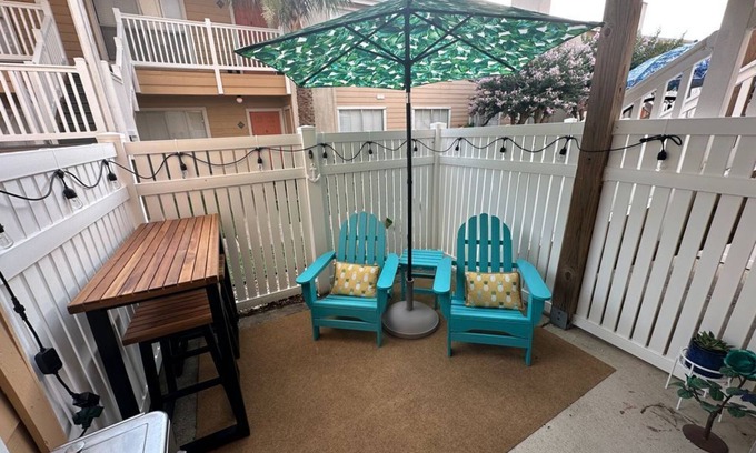 Galveston Condo | Sand, Sun & Sea Getaway