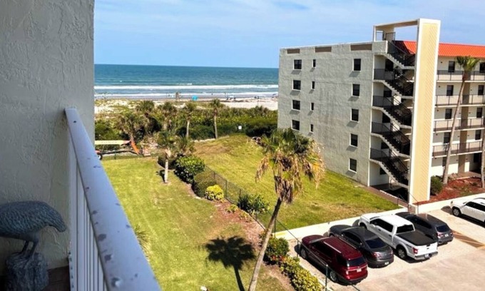 Cocoa Beach Condo | Sandcastle #515 Oceanfront Complex